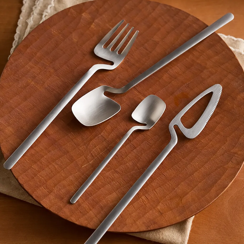 Set di posate minimaliste in acciaio inox 304 con design sospeso